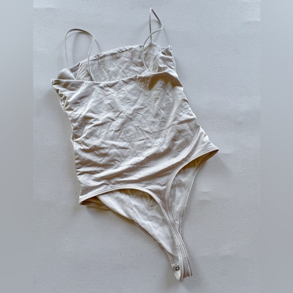 Abercrombie & Fitch Stretchy Cream Bodysuit size XS - Picture 2 of 4